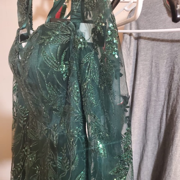 Green Sparkly Evening Gown - Picture 6 of 9